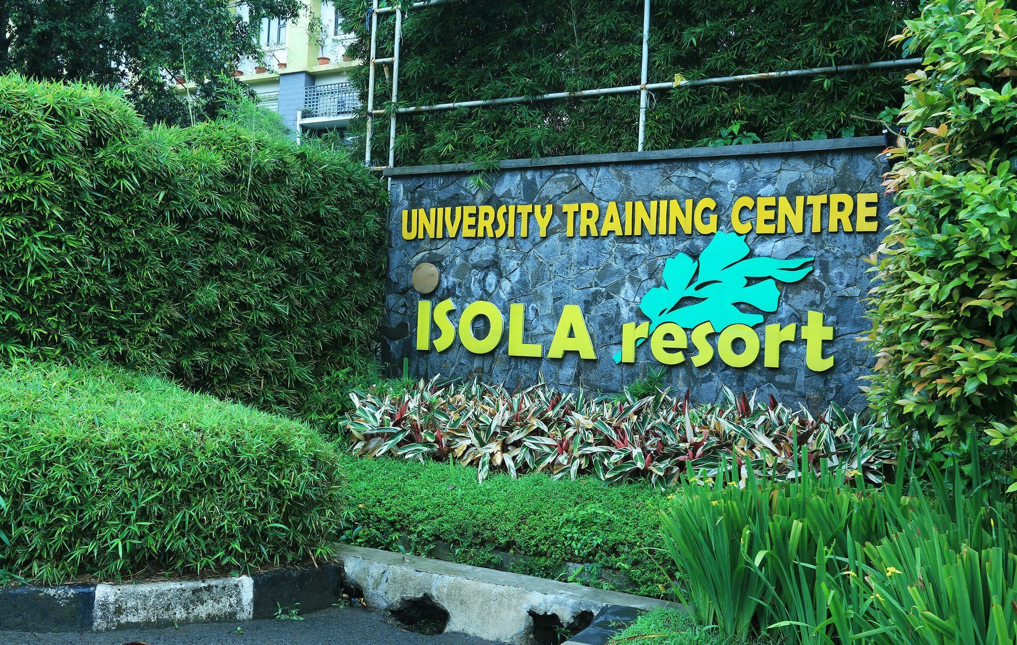 Capital O 1010 Isola Resort Bandung Luaran gambar